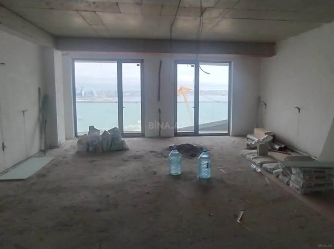 Satılır 8 otaqlı mənzil 445 m²