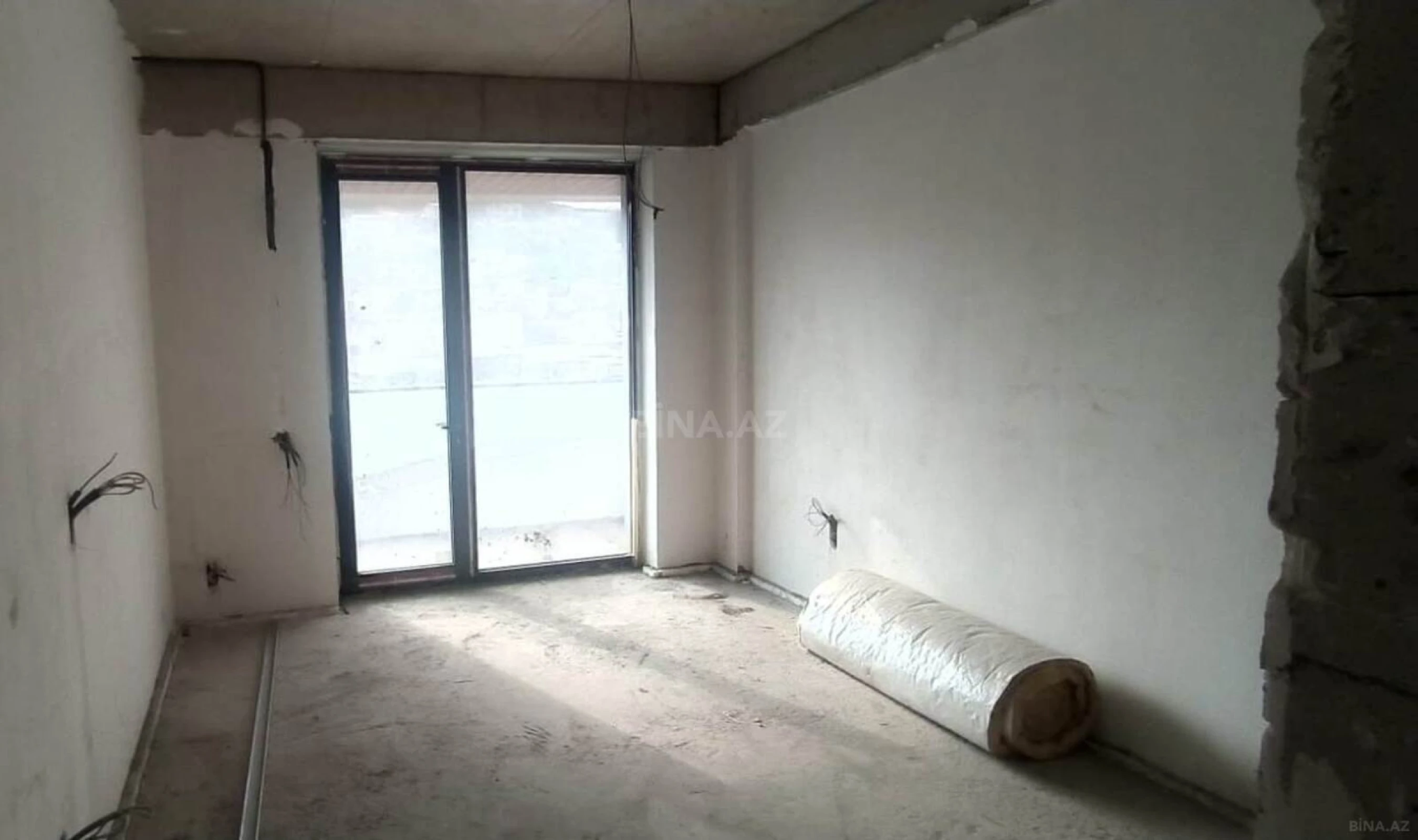 Satılır 8 otaqlı mənzil 445 m²