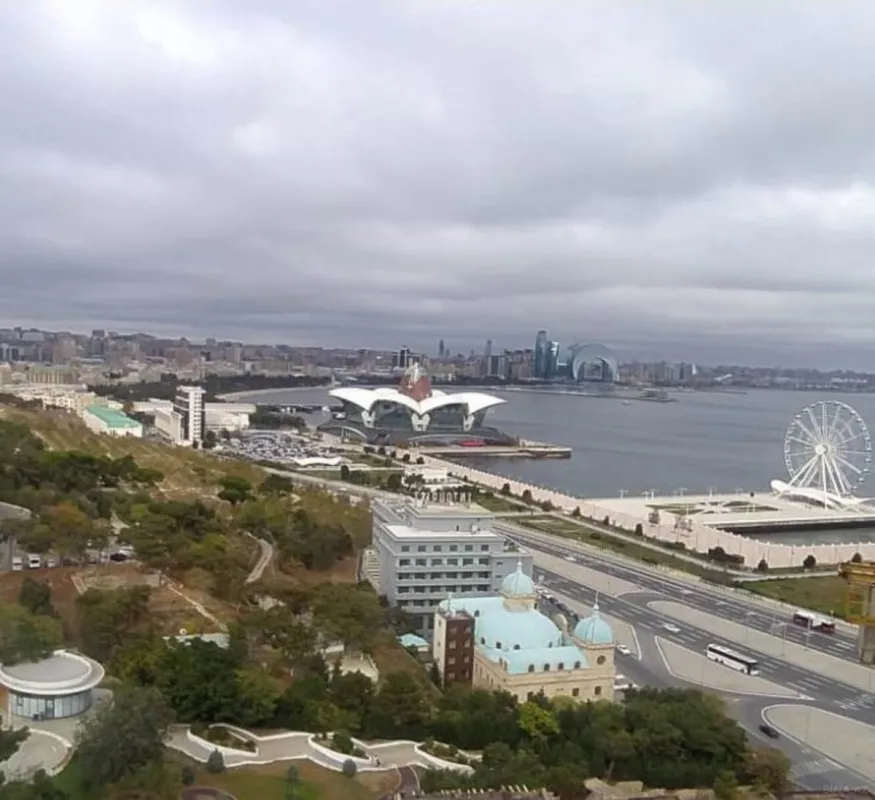 Satılır 8 otaqlı mənzil 445 m²