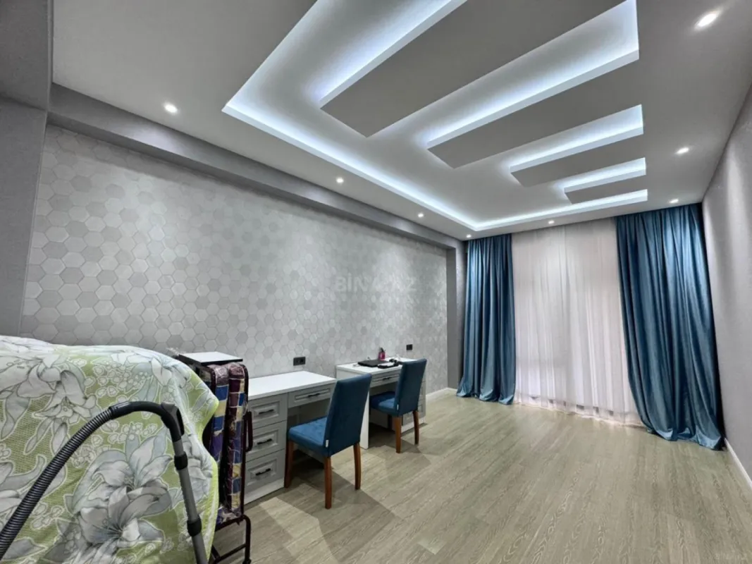 Satılır 3 otaqlı mənzil 162 m²
