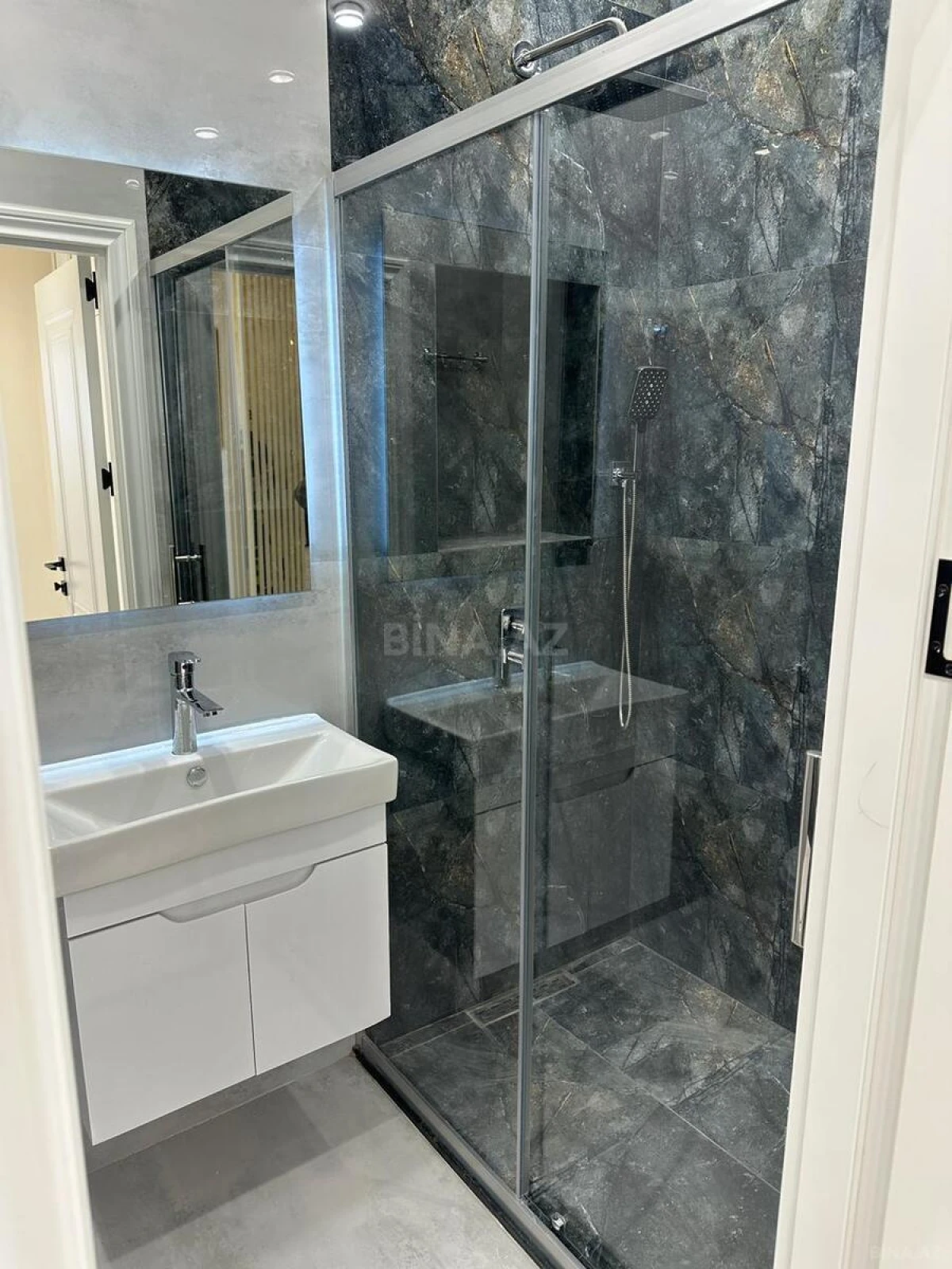 Satılır 3 otaqlı mənzil 101 m²