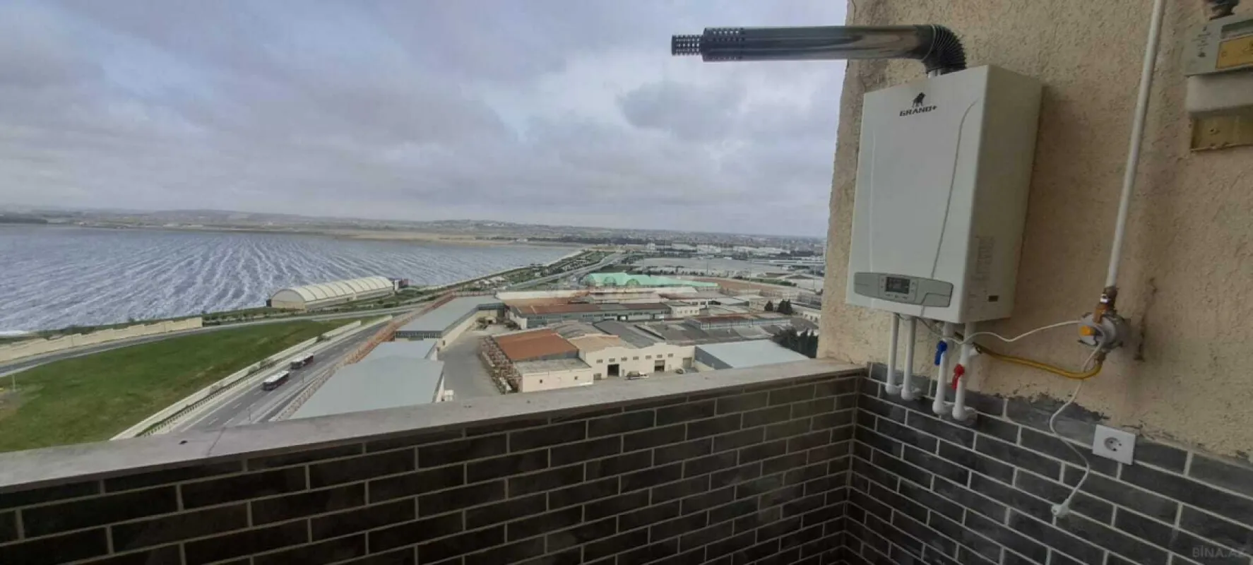 Satılır 2 otaqlı mənzil 89 m²