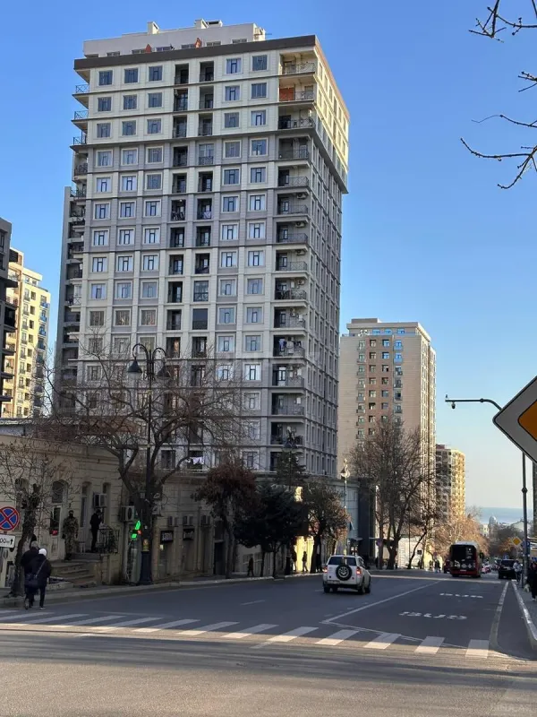 Satılır 3 otaqlı mənzil 109 m²