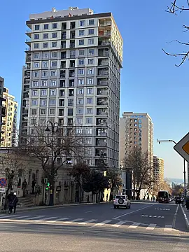 Satılır 3 otaqlı mənzil 109 m²