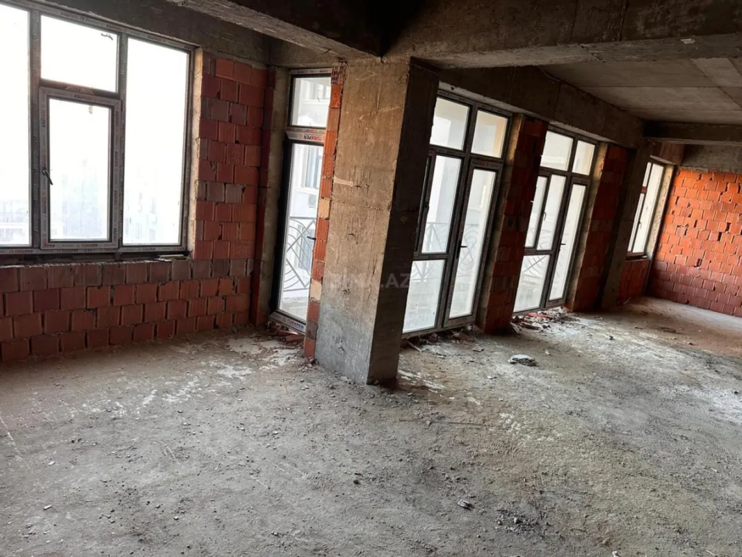 Satılır 3 otaqlı mənzil 109 m²