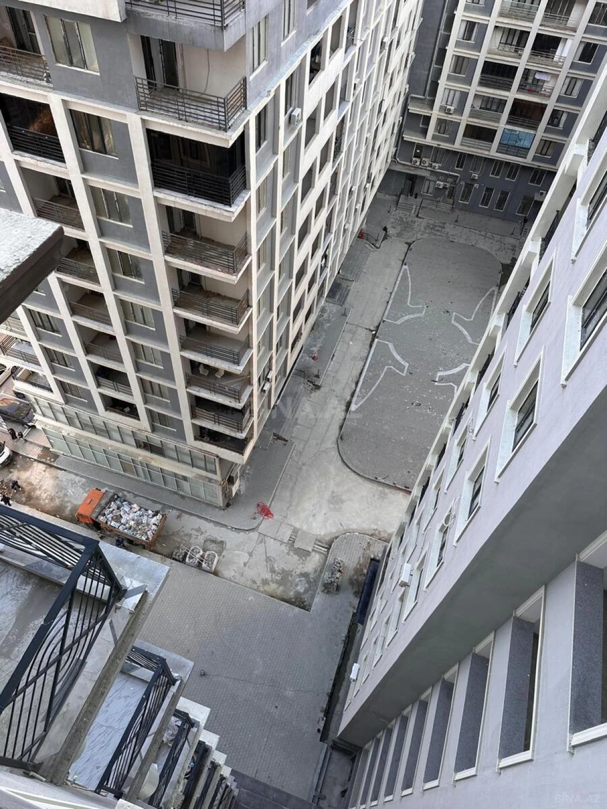 Satılır 3 otaqlı mənzil 109 m²