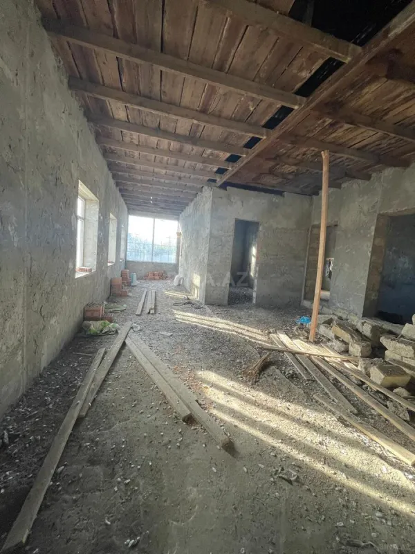 Satılır 6 otaqlı həyət evi 235 m²