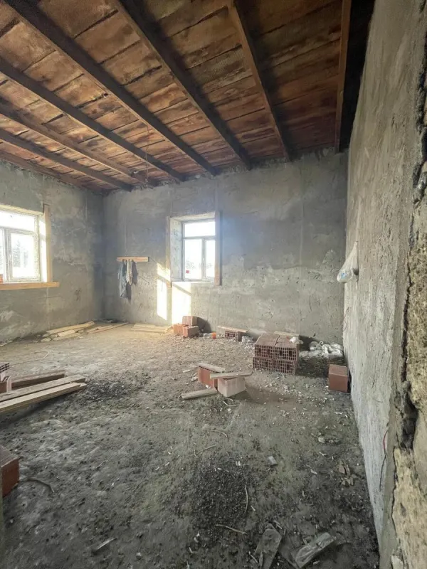 Satılır 6 otaqlı həyət evi 235 m²