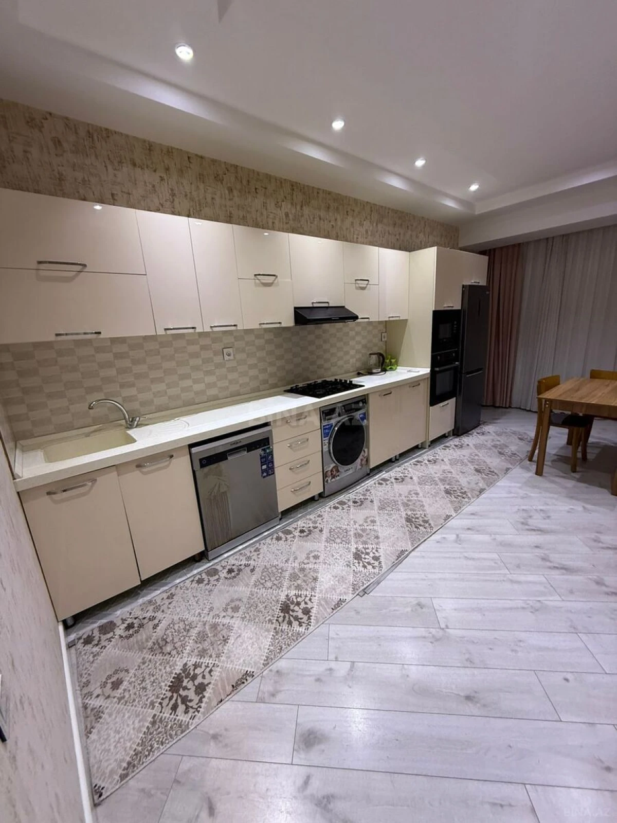 Kirayə verilir 2 otaqlı mənzil 100 m²