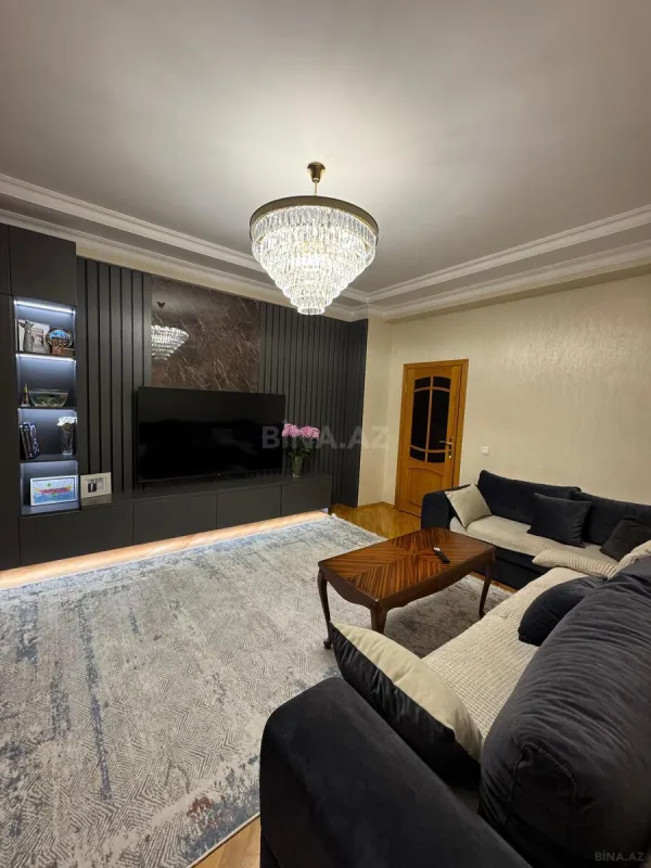 Satılır 3 otaqlı mənzil 140 m²