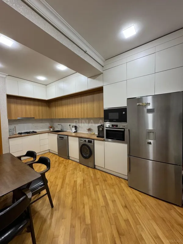 Satılır 3 otaqlı mənzil 140 m²