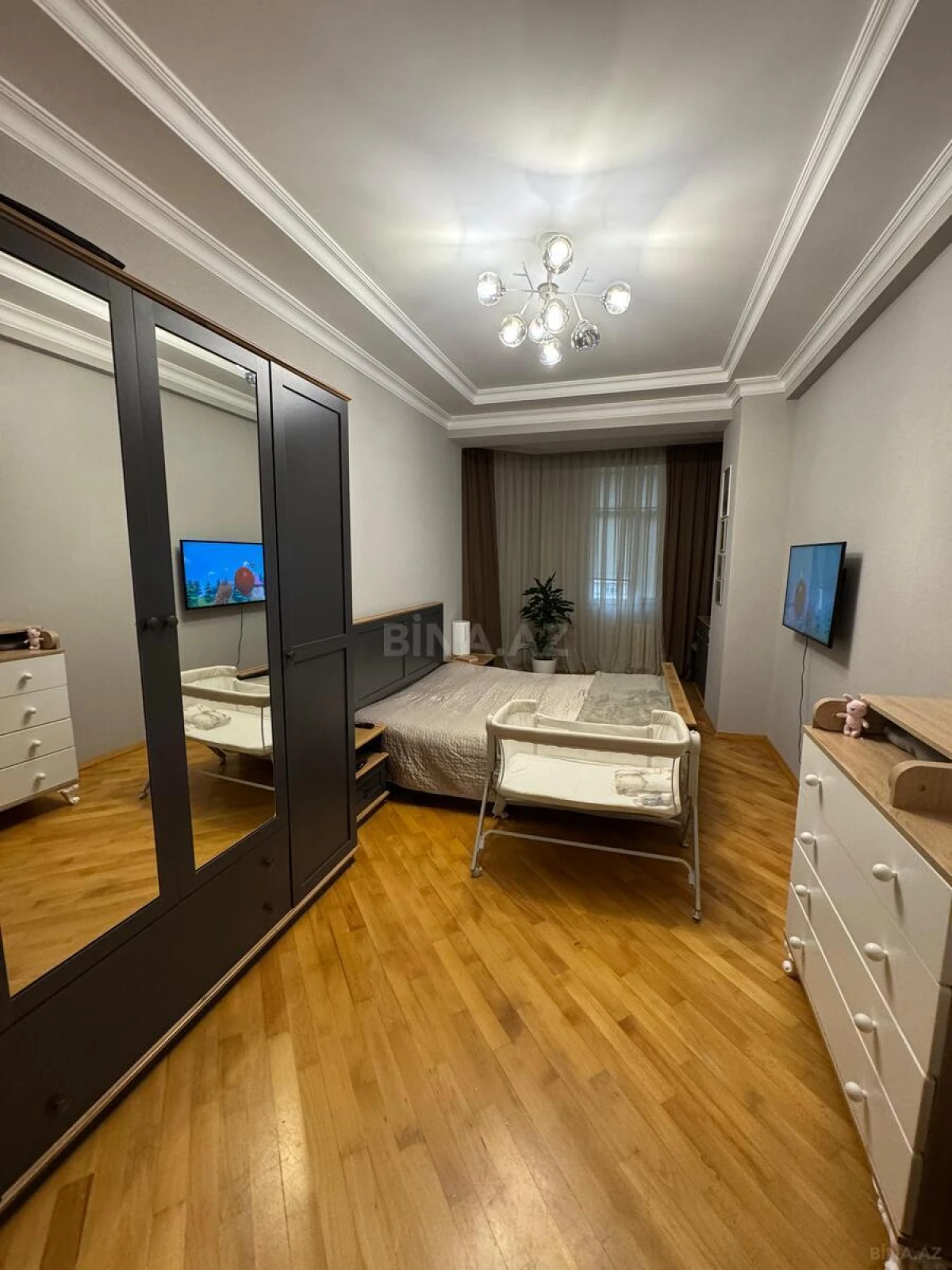 Satılır 3 otaqlı mənzil 140 m²