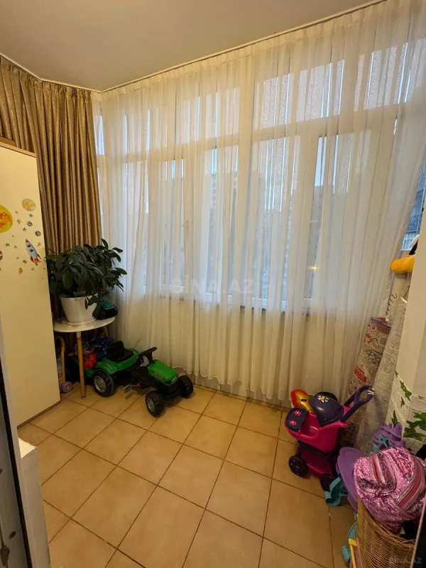Satılır 3 otaqlı mənzil 140 m²