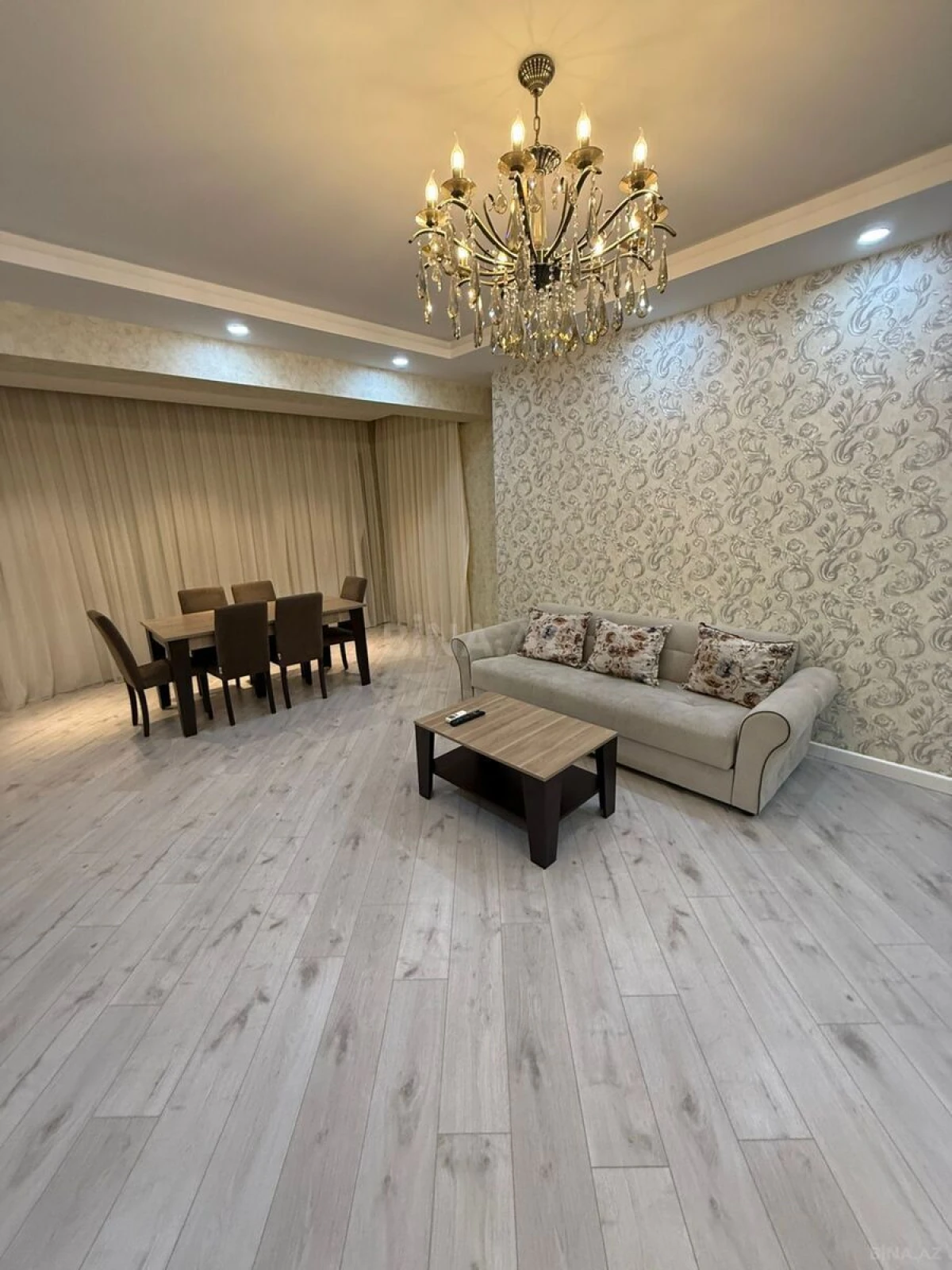 Kirayə verilir 2 otaqlı mənzil 95 m²