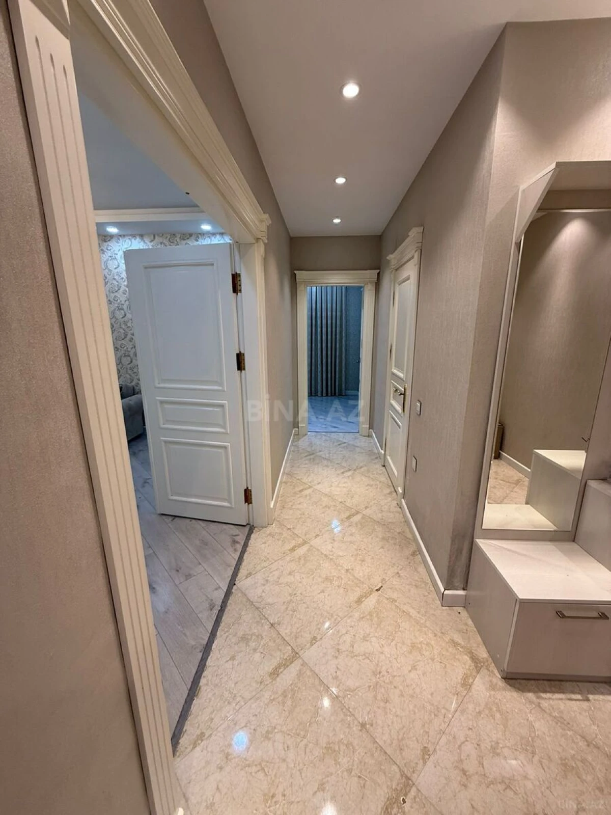 Kirayə verilir 2 otaqlı mənzil 95 m²