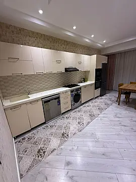 Kirayə verilir 2 otaqlı mənzil 95 m²