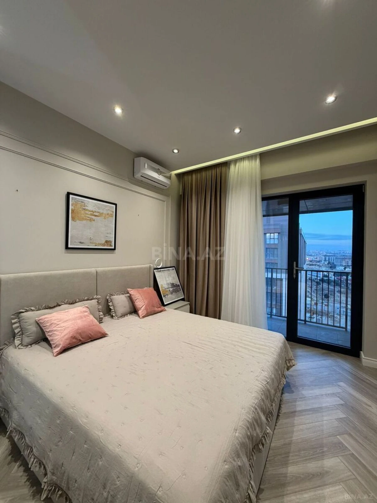 Kirayə verilir 2 otaqlı mənzil 68 m²