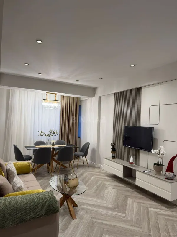 Kirayə verilir 2 otaqlı mənzil 68 m²