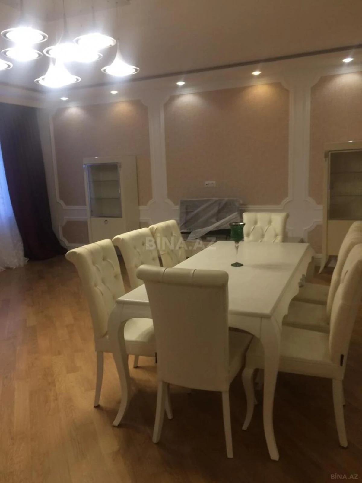 Kirayə verilir 4 otaqlı mənzil 190 m²