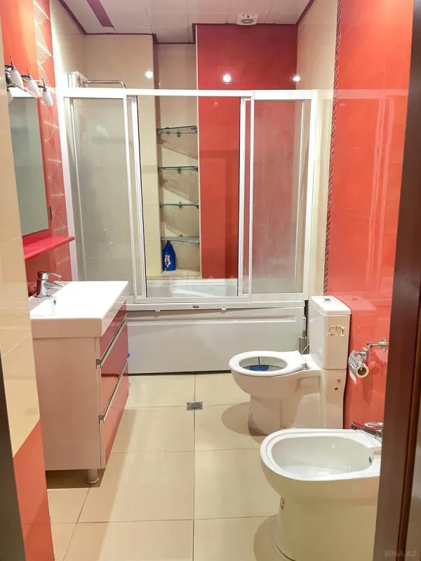 Kirayə verilir 2 otaqlı mənzil 75 m²