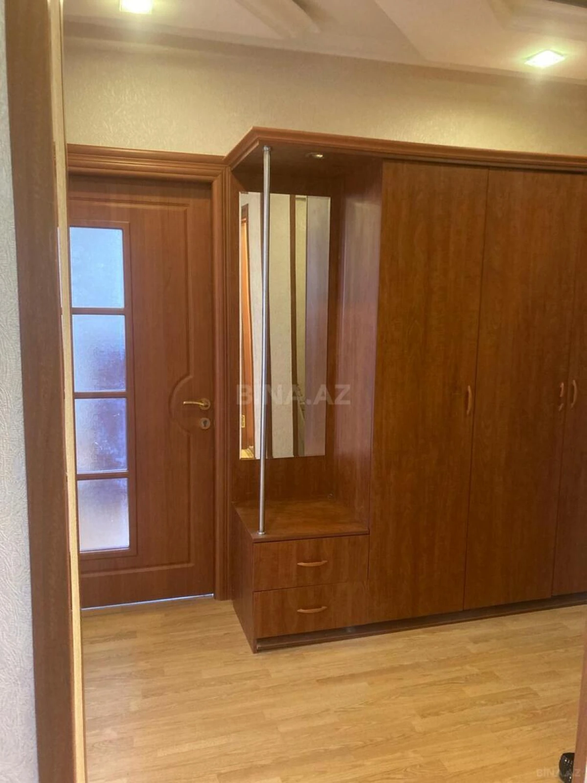 Satılır 3 otaqlı mənzil 105 m²