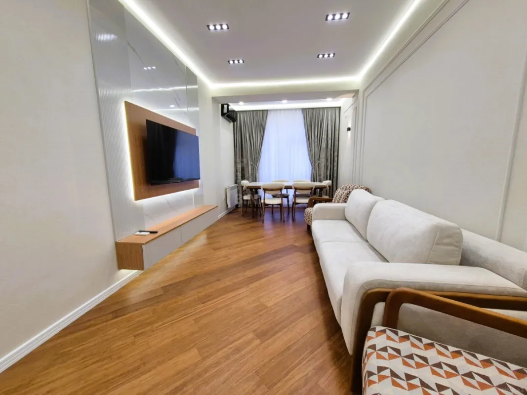 Satılır 2 otaqlı mənzil 68 m²
