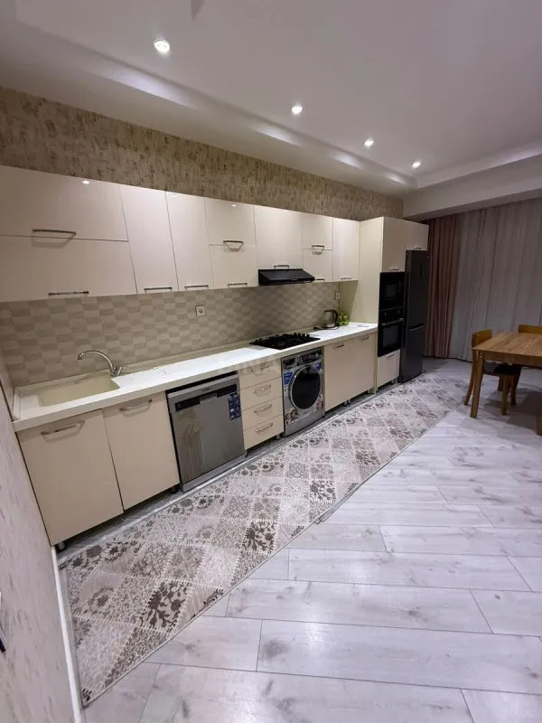 Kirayə verilir 2 otaqlı mənzil 92 m²