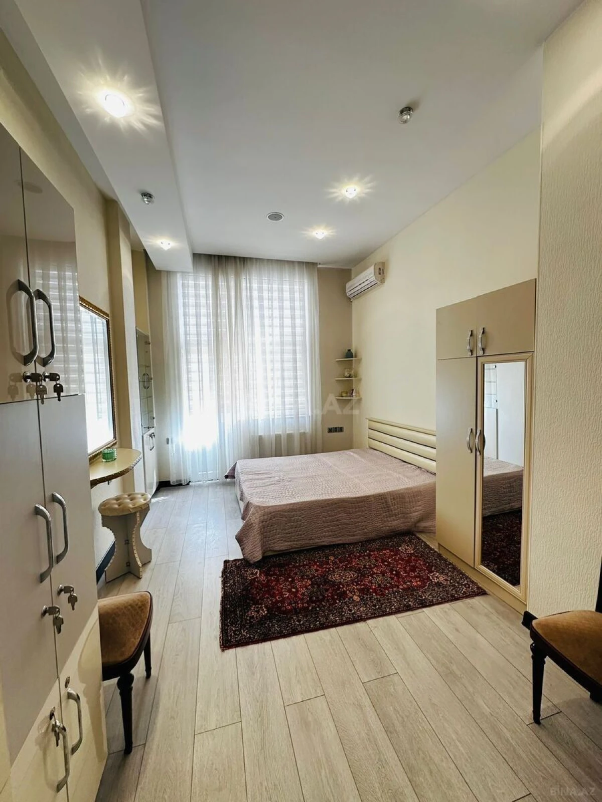 Satılır 3 otaqlı mənzil 130 m²