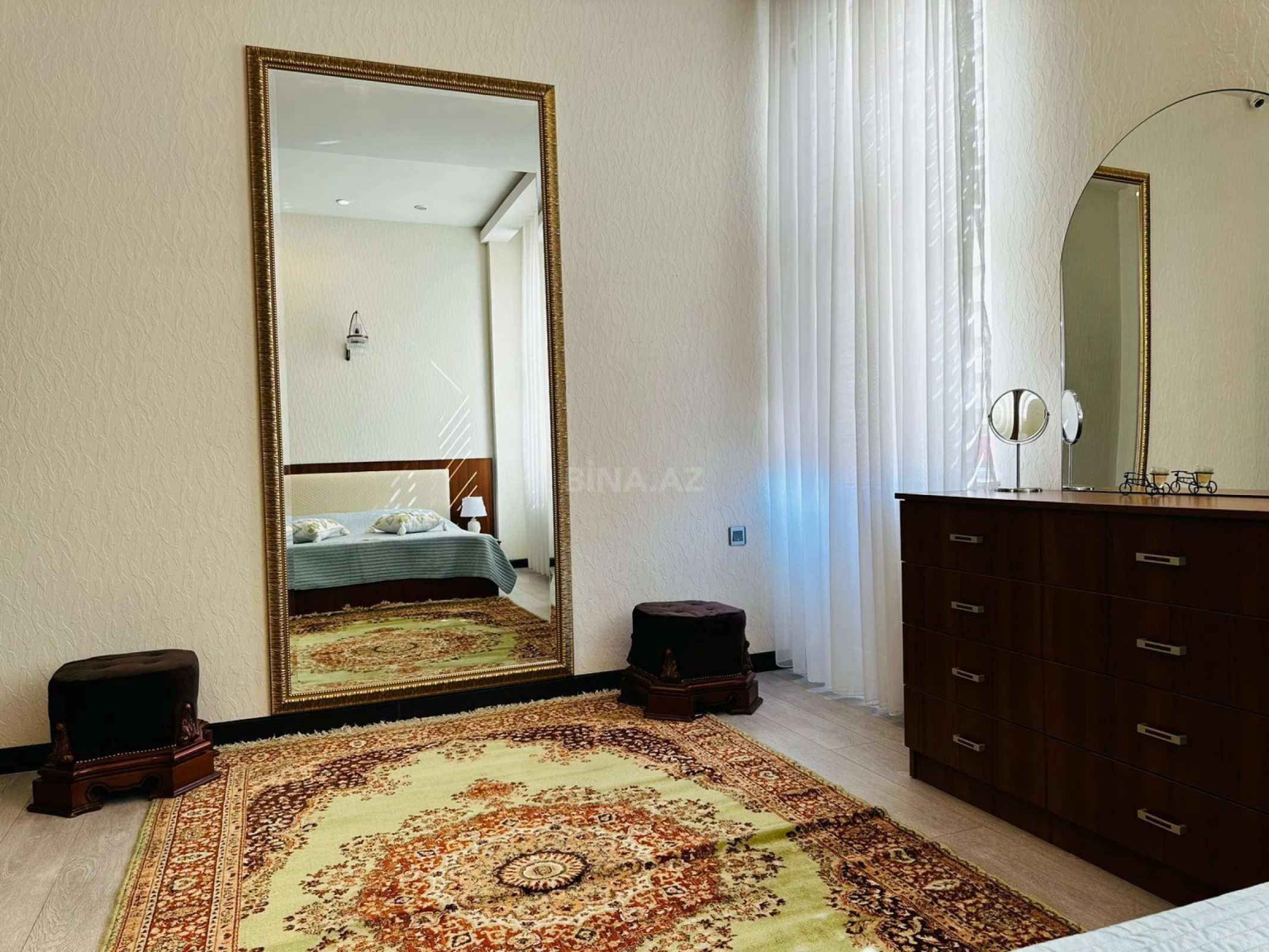 Satılır 3 otaqlı mənzil 130 m²