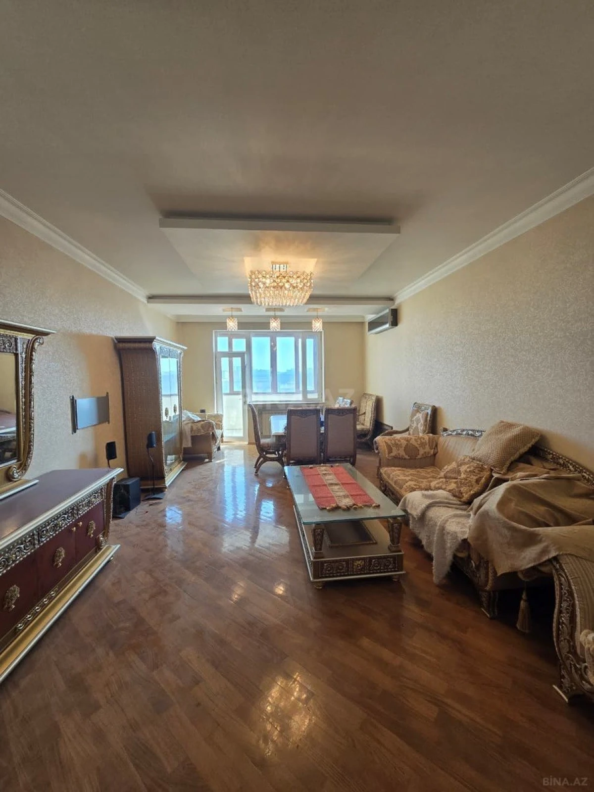 Satılır 4 otaqlı mənzil 143 m²