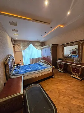Satılır 4 otaqlı mənzil 143 m²
