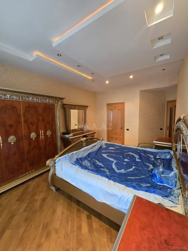 Satılır 4 otaqlı mənzil 143 m²