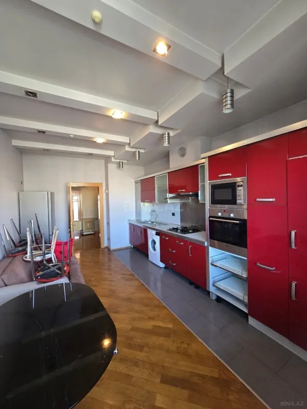 Satılır 4 otaqlı mənzil 143 m²