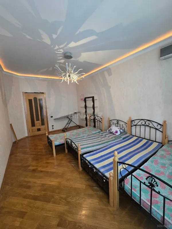 Satılır 4 otaqlı mənzil 143 m²