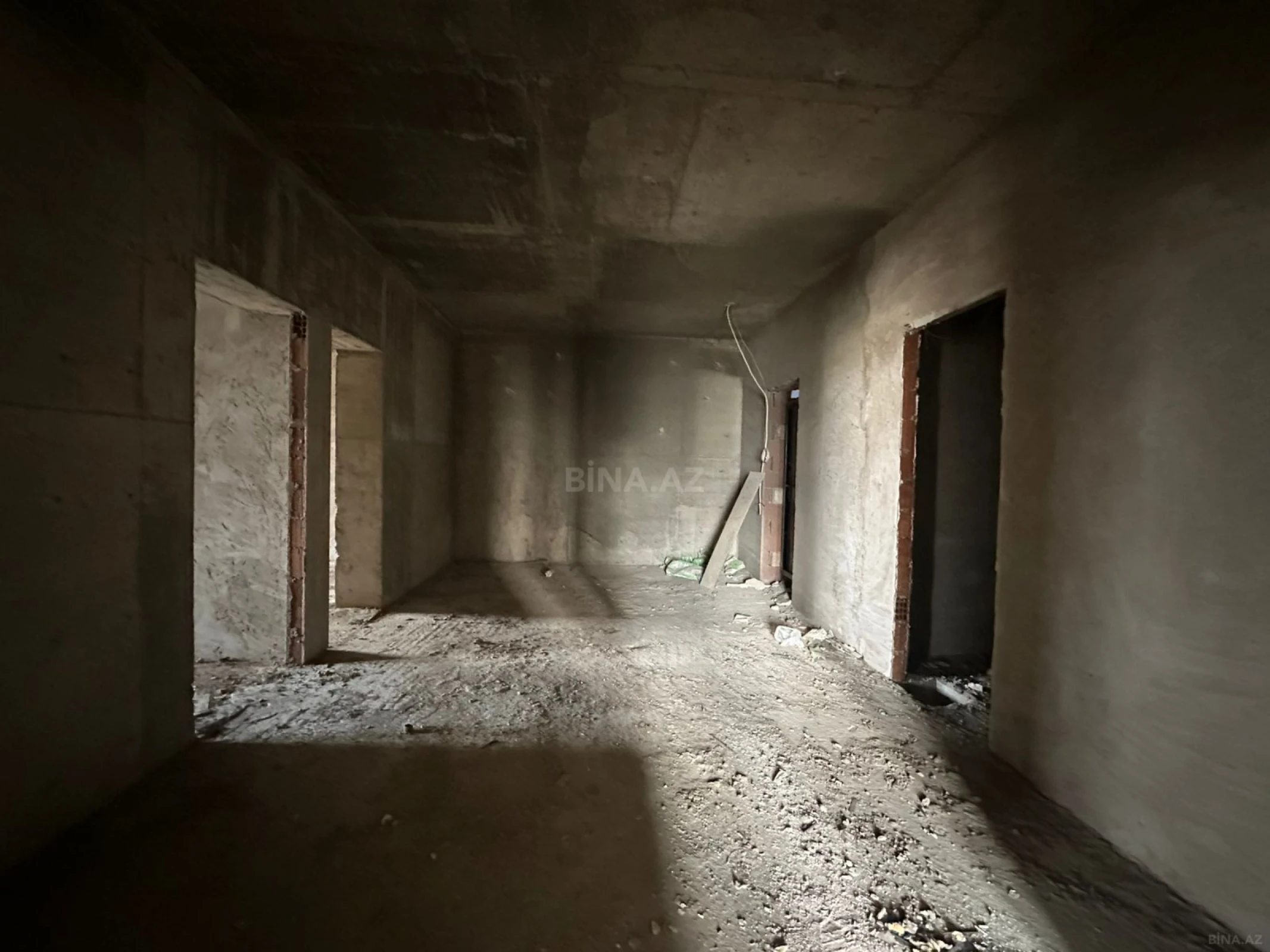 Satılır 4 otaqlı mənzil 186 m²