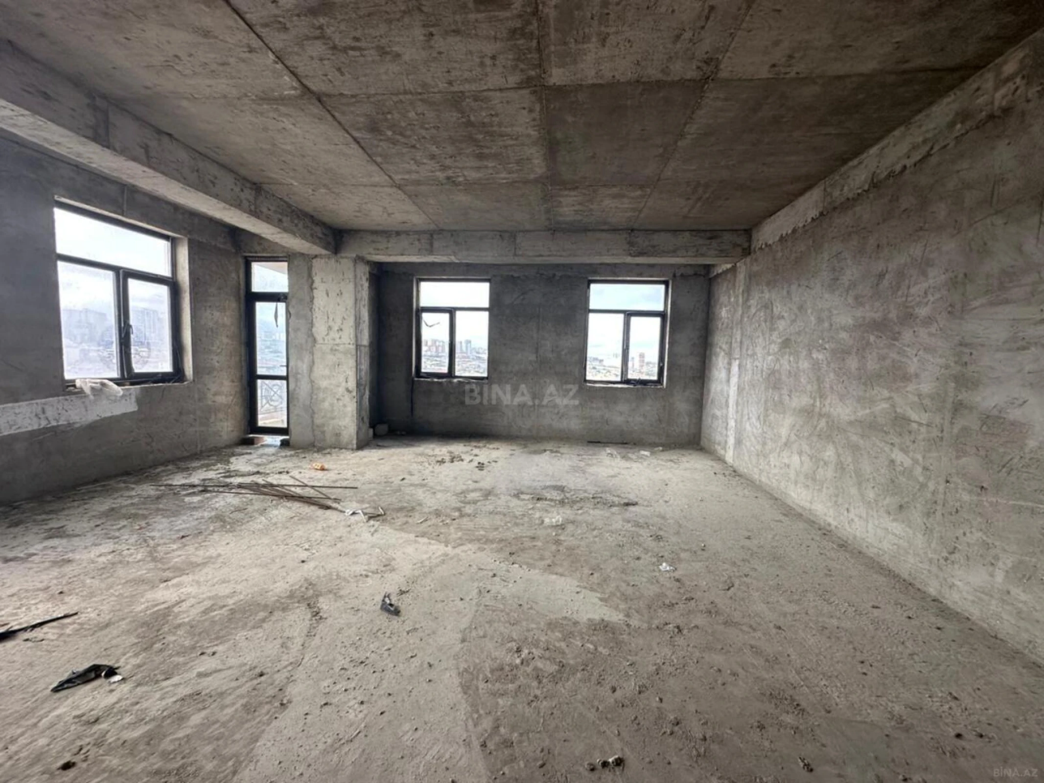 Satılır 4 otaqlı mənzil 186 m²