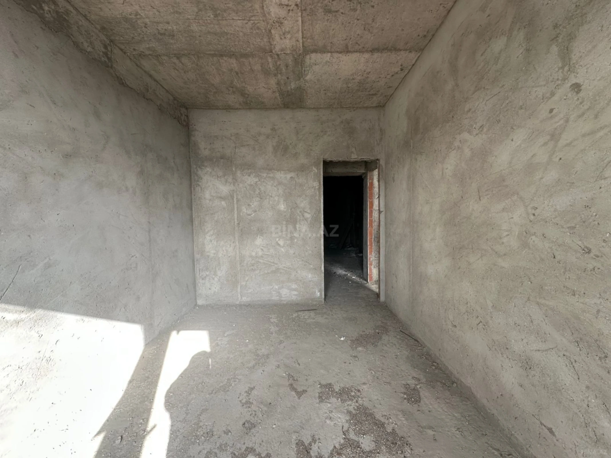 Satılır 4 otaqlı mənzil 186 m²