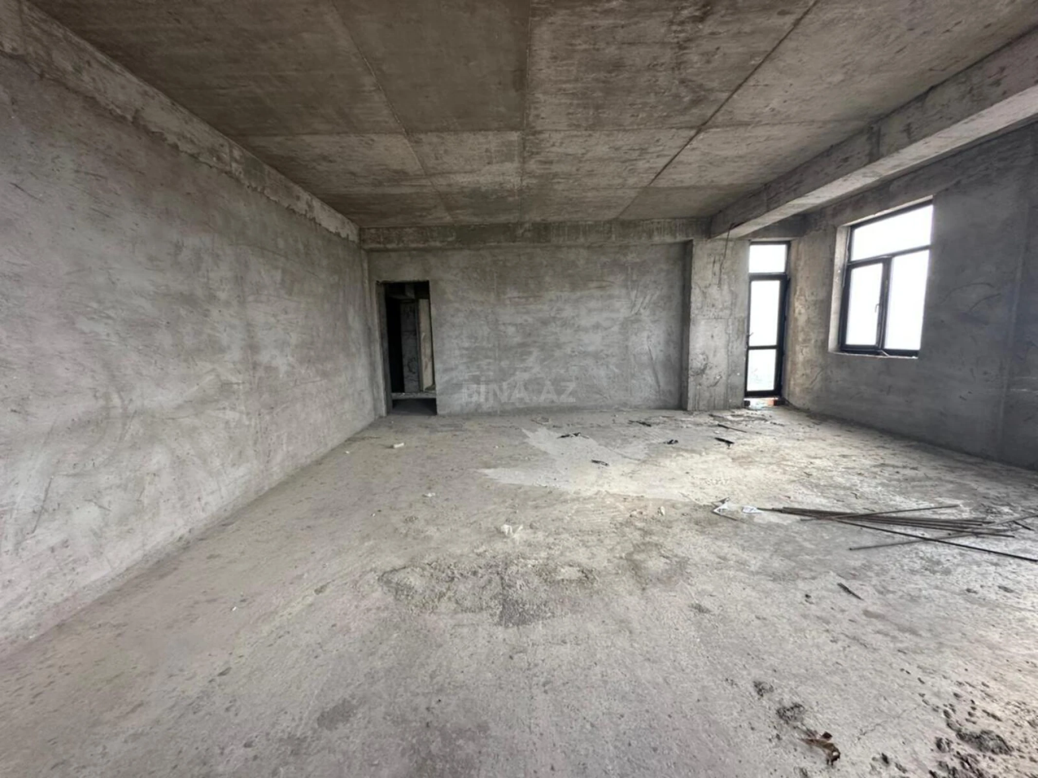 Satılır 4 otaqlı mənzil 186 m²