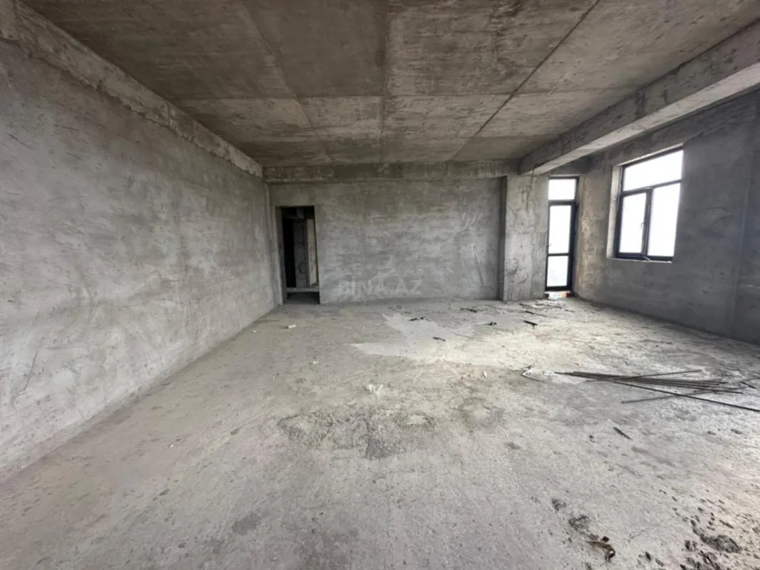 Satılır 4 otaqlı mənzil 186 m²