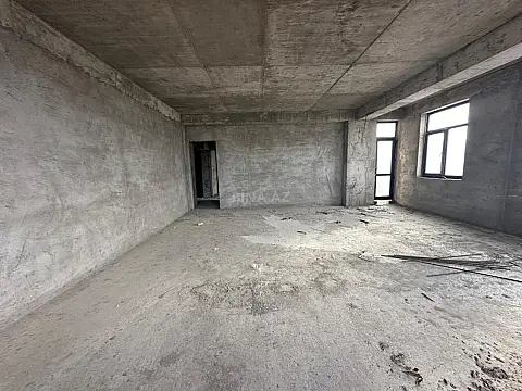 Satılır 4 otaqlı mənzil 186 m²