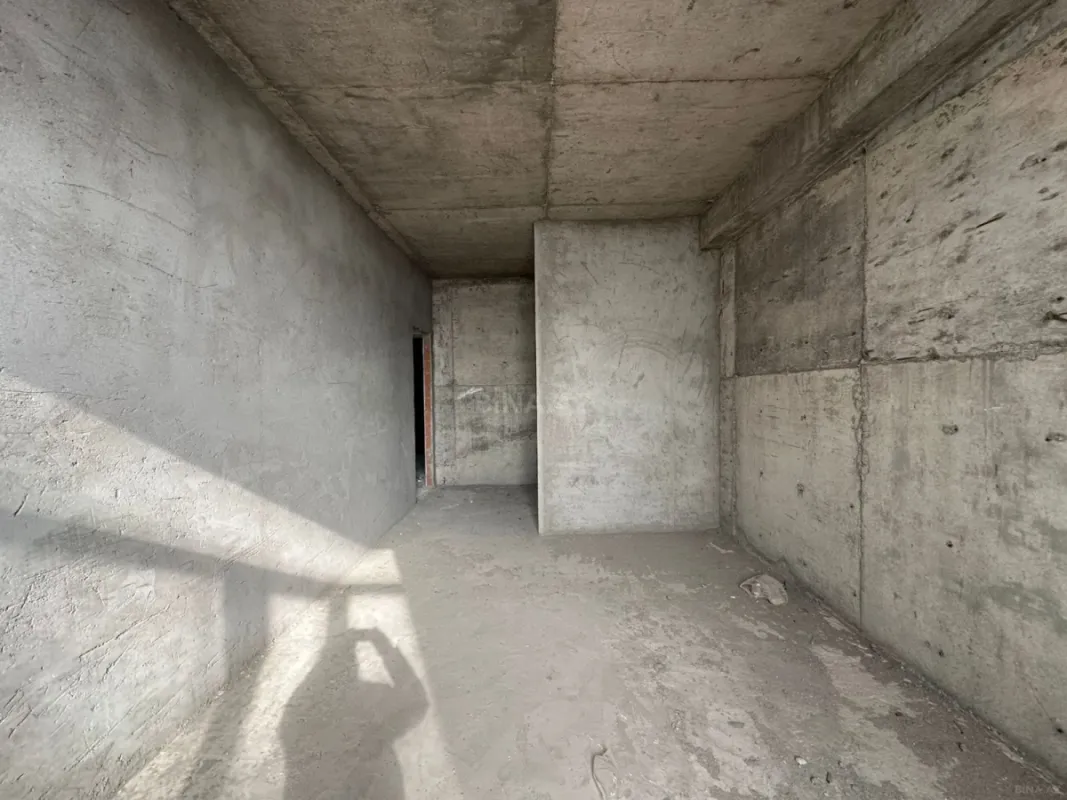 Satılır 4 otaqlı mənzil 186 m²