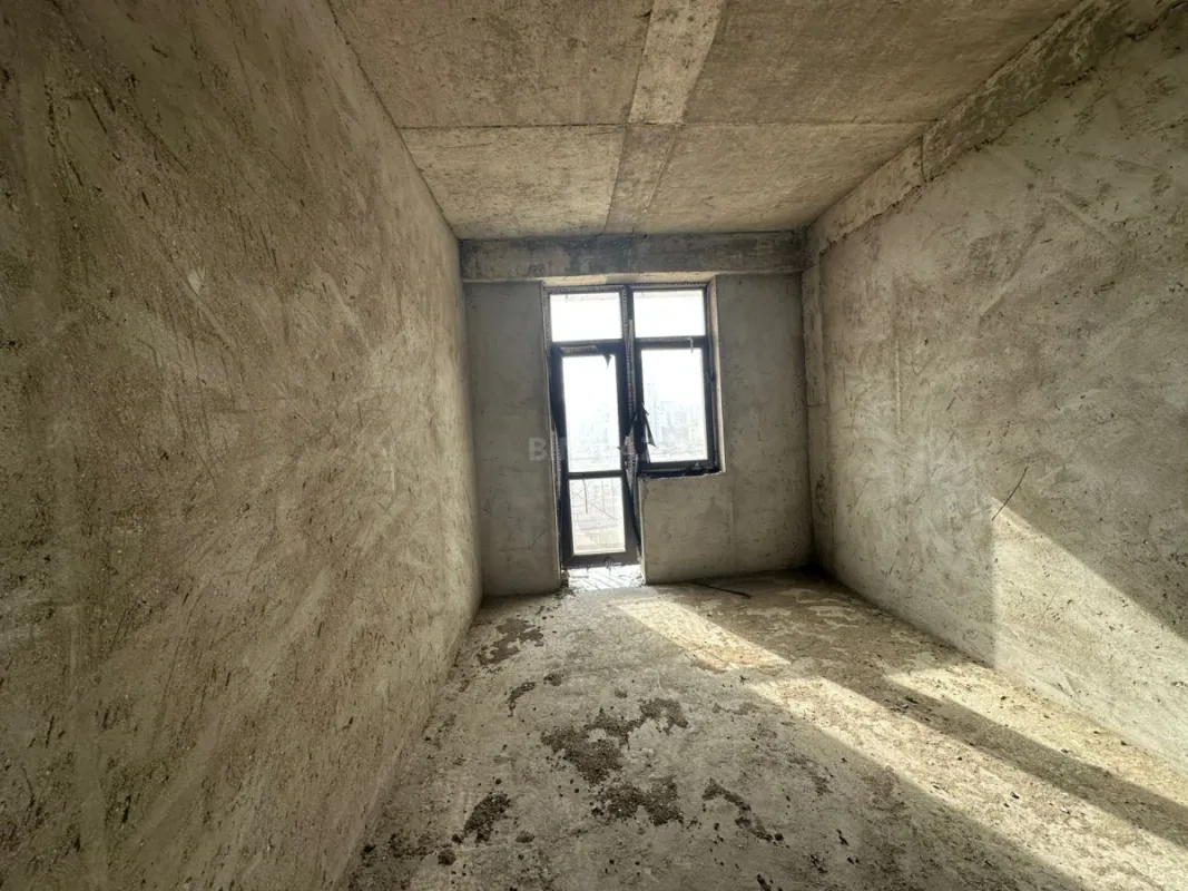 Satılır 4 otaqlı mənzil 186 m²