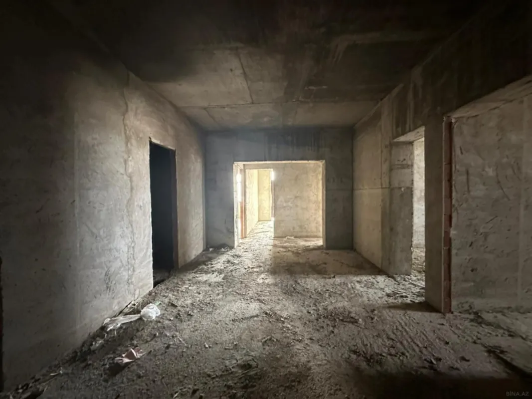 Satılır 4 otaqlı mənzil 186 m²