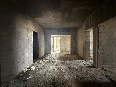 Satılır 4 otaqlı mənzil 186 m²