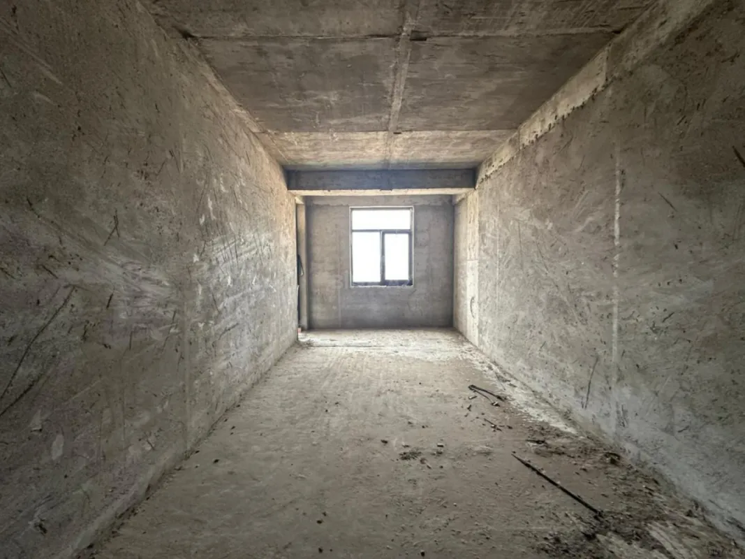 Satılır 4 otaqlı mənzil 186 m²