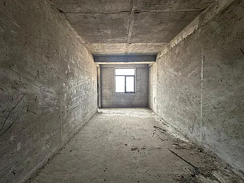 Satılır 4 otaqlı mənzil 186 m²