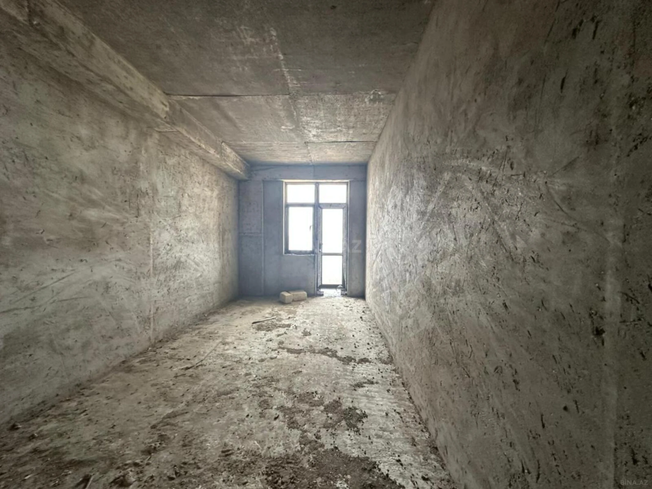 Satılır 4 otaqlı mənzil 186 m²