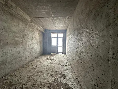 Satılır 4 otaqlı mənzil 186 m²