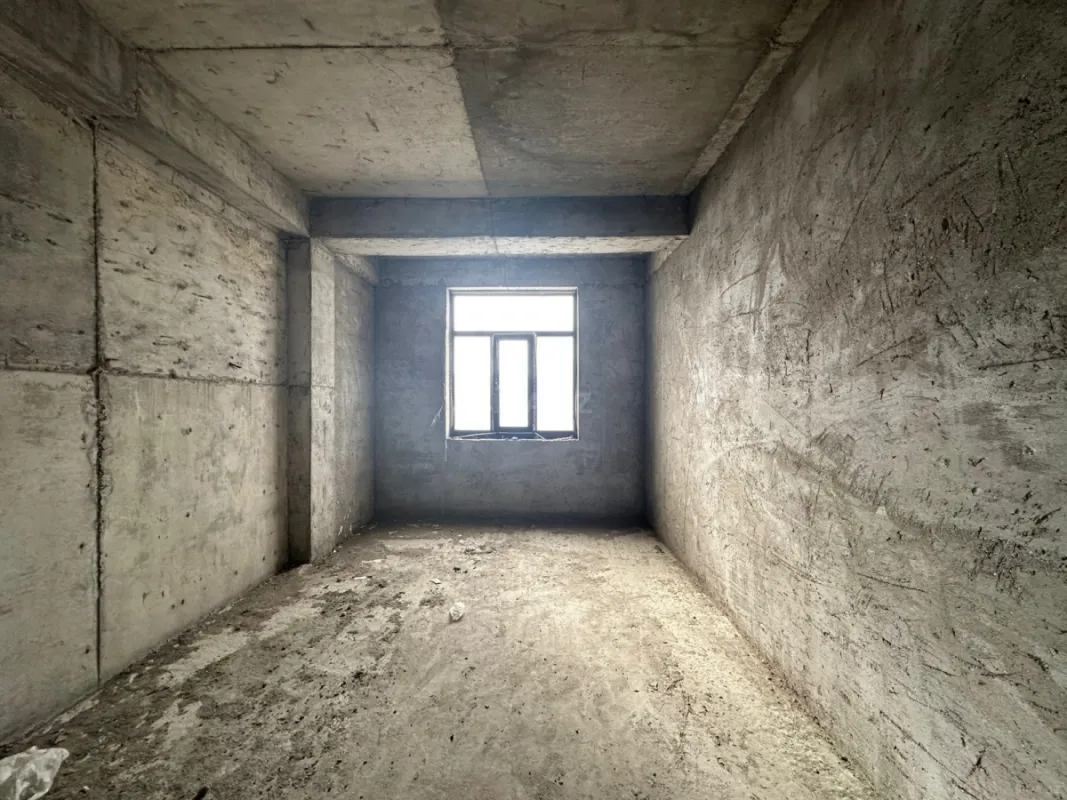 Satılır 4 otaqlı mənzil 186 m²