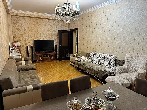 Kirayə verilir 3 otaqlı mənzil 108 m²